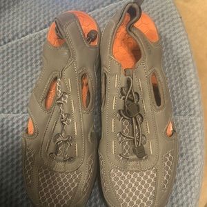 Simms Riprap wading sandals flat and rubber soles. Men’s